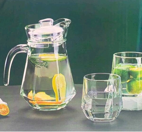 Ensemble carafe et quatre verres